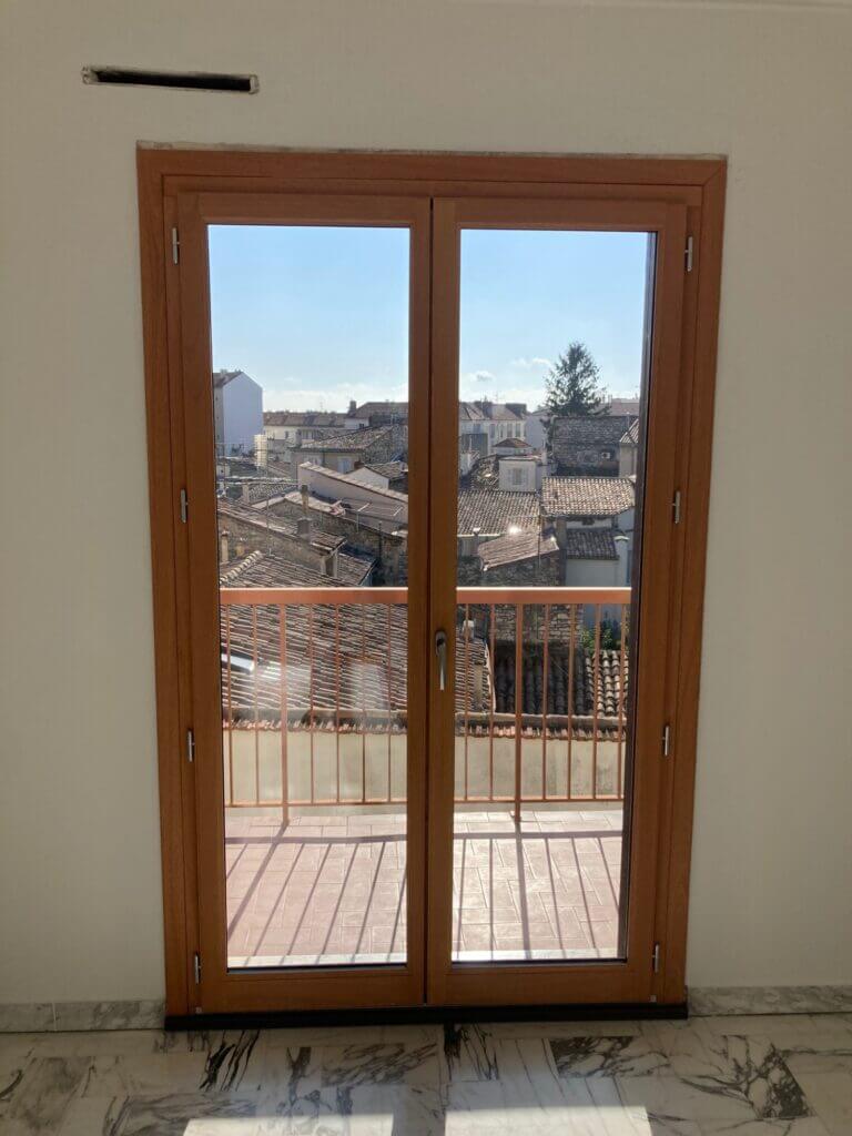 Fenêtres et portes fenêtres en bois exotique
