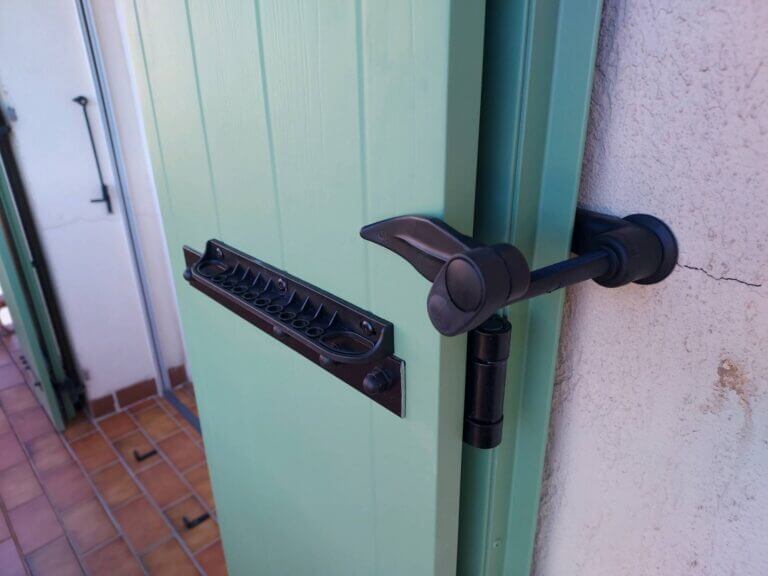 volets battants en composite vert olive
