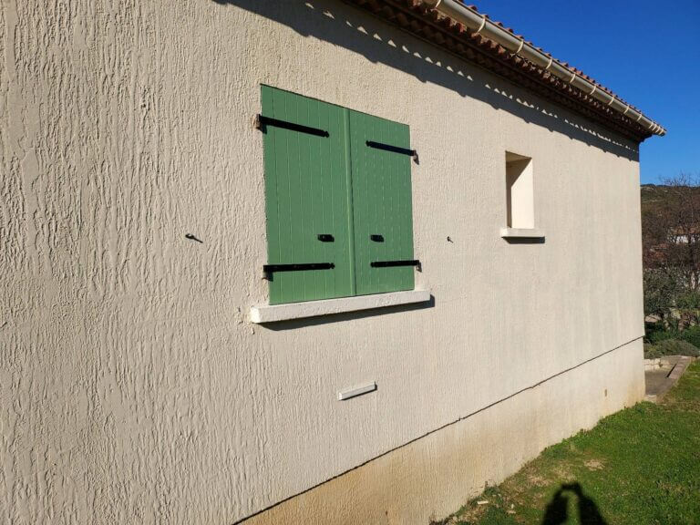 volets battants en composite vert olive