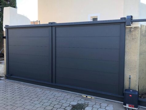 portail coulissant 4 m en aluminium motorisé