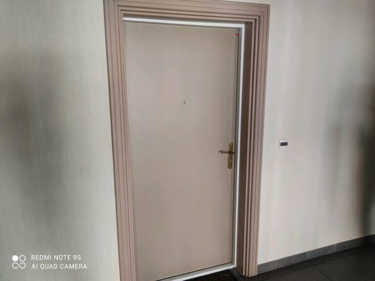 porte palière semi-blindée pour un appartement