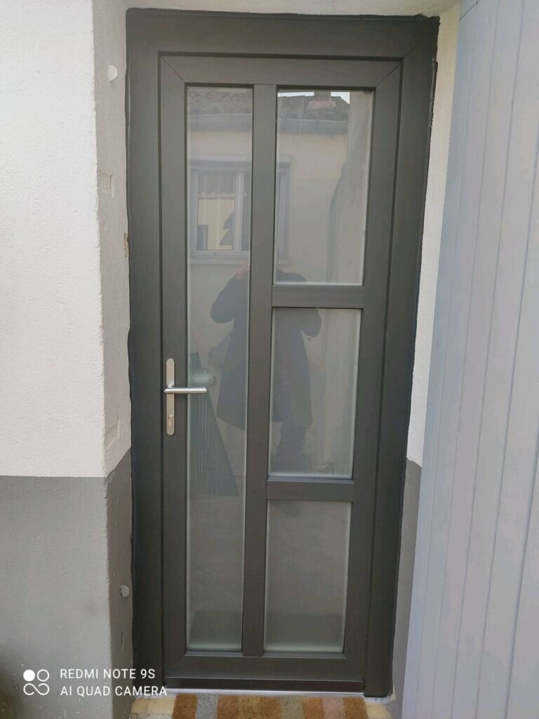 porte d'entrée en fibre de verre coloris Noir sablé